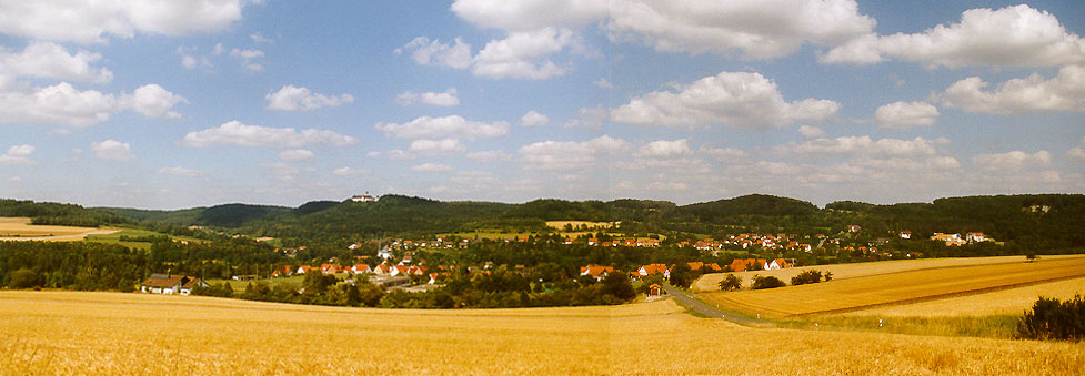 Panorama auf Heiligenstadt und Schlo&szlig; Greifenstein
