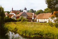 Leinleiterbach mit Blick zur Kirche