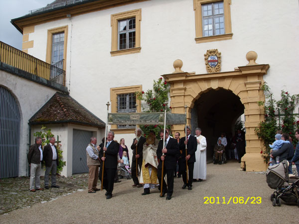 Hochwuerden mit Monstranz