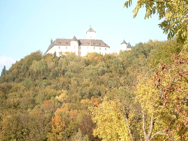 Herbstblick zum Schlo&szlig; Greifenstein